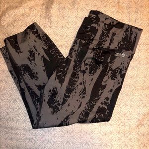 Calvin Klein Capri Leggings size large